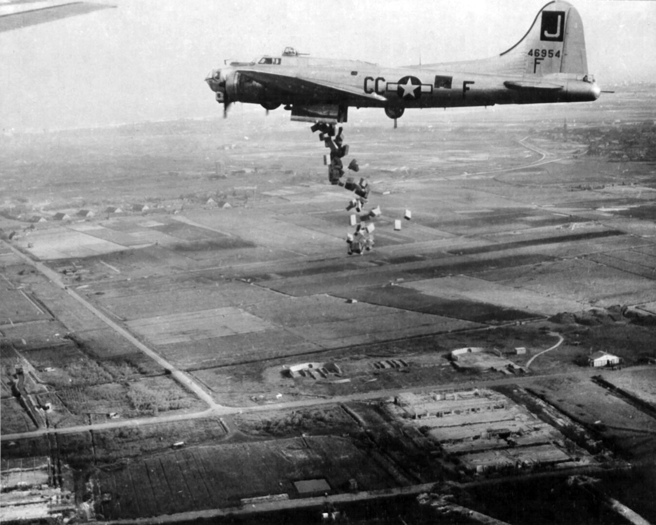 B-17 boven Flugplatz Katwijk