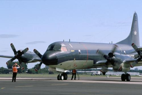 P-3 Orion op de flightline in 2003