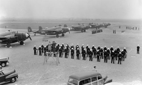 Aankomst van de Lockheed Harpoons op 6 september 1951 (foto Nationaal Archief)