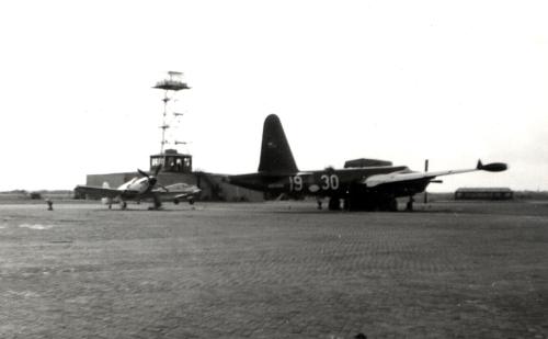 P2V-5, een Firefly en Beechcraft TC-45 in 1954 (foto Wil Staal)